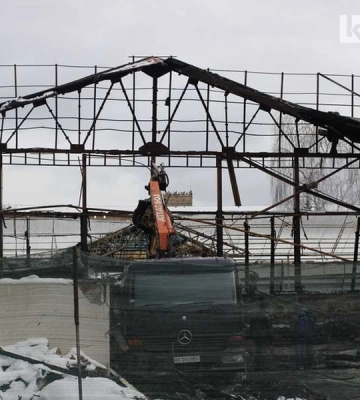 У Луцьку розбирають завали згорілого павільйону Центрального ринку