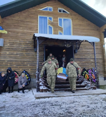 Навіки 21-річний: у Ківерцях попрощалися з Героєм Олександром Радчуком