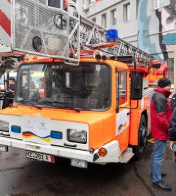 Головне управління ДСНС у Києві отримало пожежний автомобіль від міжнародних партнерів