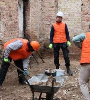 Як волонтери &quot;Добробату&quot; розчищають завали в Ірпені: фоторепортаж