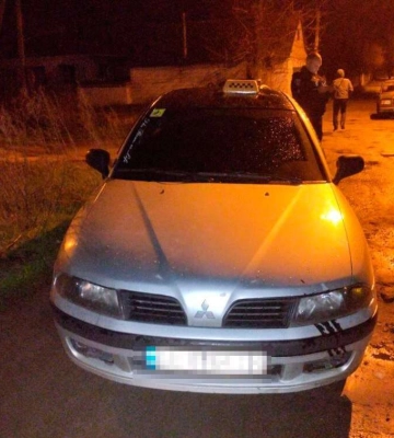 У Дніпрі поліцейські затримали 31-річного чоловіка за замах на вбивство водія таксі. ФОТО