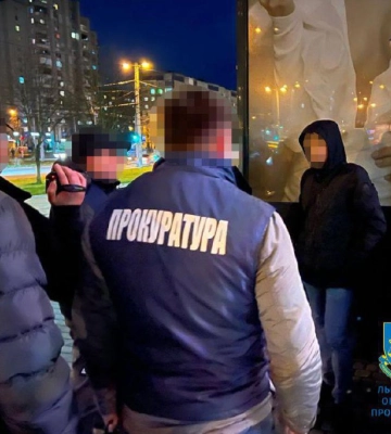 Поліціянт у Львові вимагав 3 000 доларів за закриття кримінального провадження