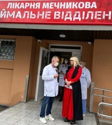 Команда Благодійного фонду молодіжної ініціативи &quot;Надія&quot; передала медичні монітори прифронтовим лікарням Донеччини. ВIДЕО