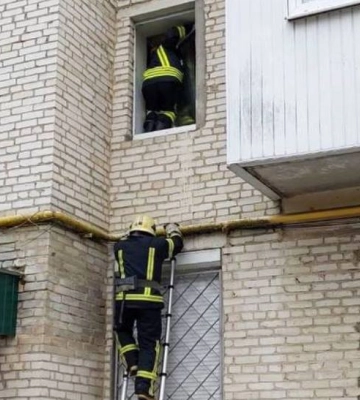 У місті на Волині 2-річна дитина сама зачинилася в квартирі