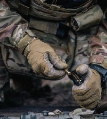 Українські снайпери влаштували нічне &quot;полювання&quot; під Бахмутом: відео відстрілу окупантів