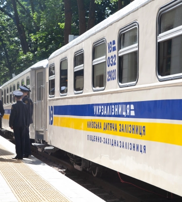 Дитяча залізниця в Києві розпочинає новий сезон: графік роботи й ціни