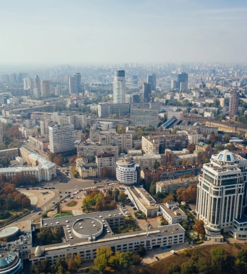 У Києві знайшли труп у людному місці: лежав біля станції метро