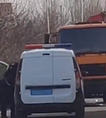 Біля Луцька зіткнулися вантажівка і БМВ: є постраждалий