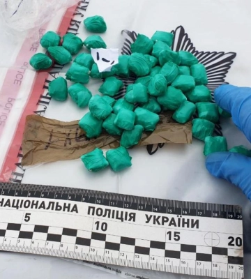 На Рівненщині поліцейські затримали наркоторговця, який збував психотропи на території України