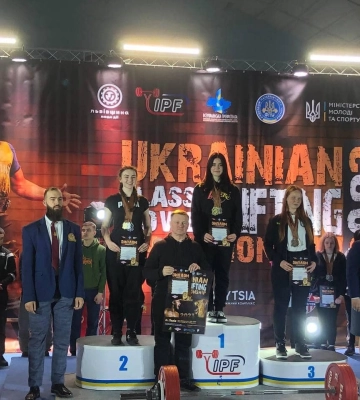 Закарпатка Олександра Попадюк стала чемпіонкою України з класичного пауерліфтингу
