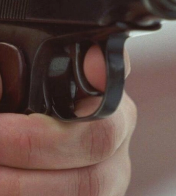 Зайшли у заклад та накинулися на працівників: в Одесі затримали чоловіків, які влаштували стрілянину