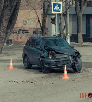У Дніпрі на проспекті Поля зіштовхнулись Subaru і Toyota
