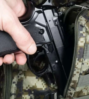 Військовий намагався пронести на вокзал у Дніпрі пістолет та патрони: що вирішив суд