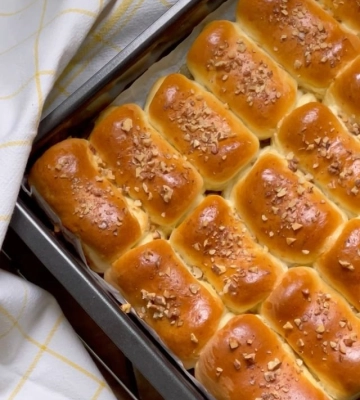 Вкуснее, чем у бабушки. Рецепт нежнейших булочек с вареньем и орехами