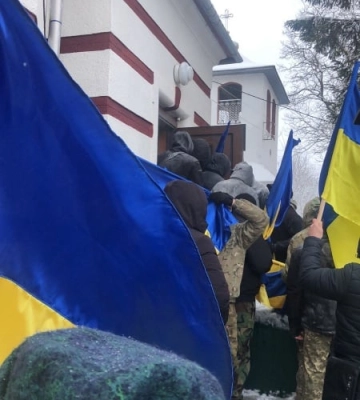 На Буковині УПЦ МП не пускала до храму труну з загиблим героєм