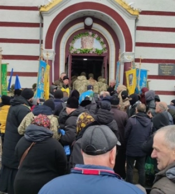 На Буковине произошли стычки на похоронах: священники УПЦ МП не давали отпеть погибшего бойца