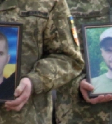 У Луцьку попрощалися з загиблими на Донеччині Олегом Хрищуком і Тарасом Брайловським
