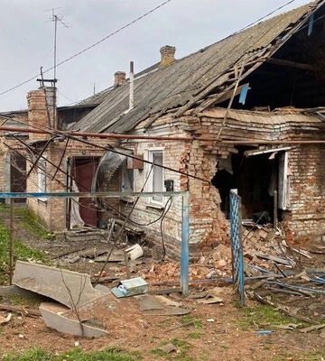 Російські війська обстріляли Нікополь: пошкоджені будинки, авто, електромережі та газопровід