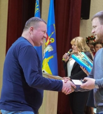 На Київщині нагородили водіїв шкільних автобусів, які рятували мешканців на початку вторгнення рф