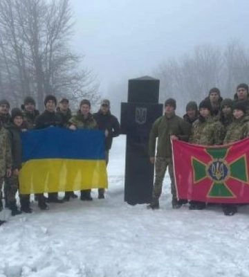 На Закарпатті випускники НАДПСУ 2023 здійснили командне сходження на Креслень