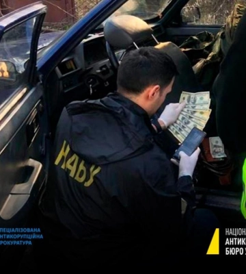 На хабарі викрили суддю з Рівненщини, який обіцяв закрити справу