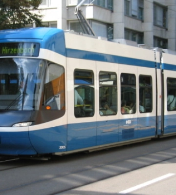 У Вінницю доправили перший швейцарський трамвай Tram 2000