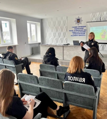 Поліцейські-психологи на Рівненщині проводять тренінги для тих, хто пережив травму