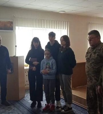 Дітям Героя України з Полтавщини Сергія Міщенка передали нагороди батька