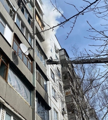 В доме на Салтовке горела забитая мусором квартира: есть погибший 