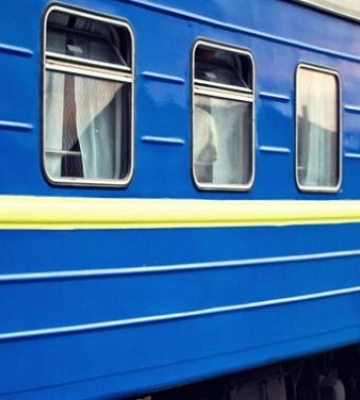 Снігопад у квітні: через погоду спізнюється поїзд із Харкова