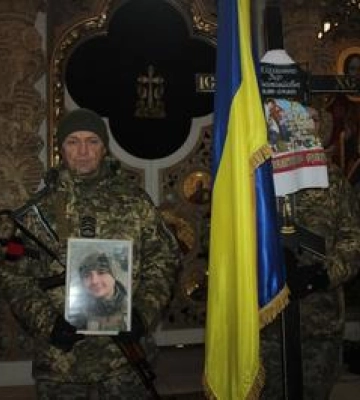 У Полтаві провели в останній путь пораненого під Соледаром Ігоря Дорошенка