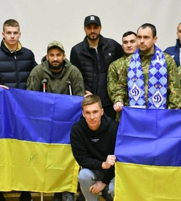 Футболисты Динамо навестили раненых украинских военных — видео