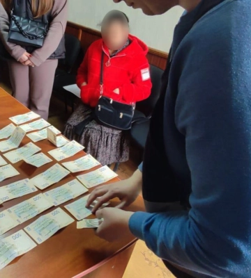 За спробу відкупити сина від арешту затримали жительку Первомайська
