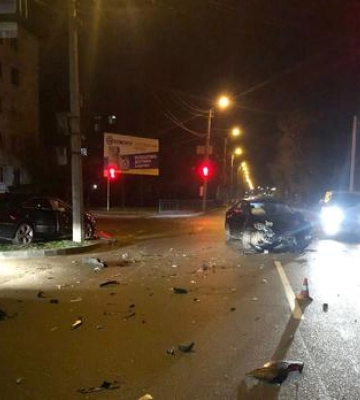 На Полтавщині на перехресті зіткнулися два легковики: двох осіб госпіталізували