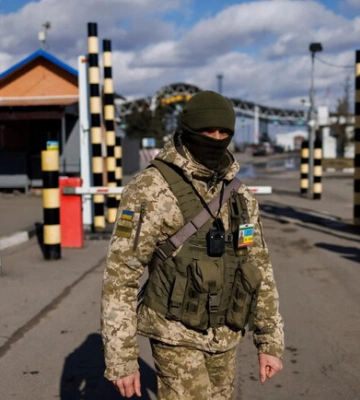 Мешканець Запоріжжя за валюту організовував виїзд чоловіків за кордон