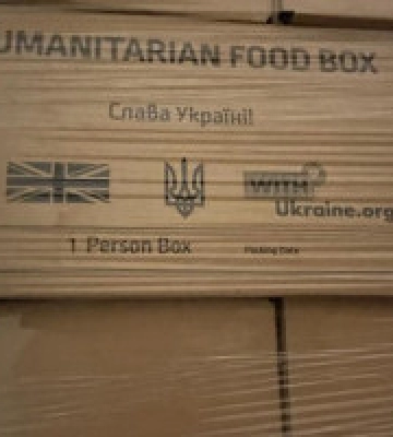 У Києві десятки тонн заблокованої гуманітарної допомоги передали військовим 