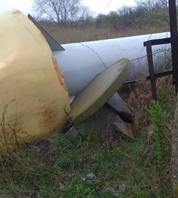 На Одещині через сильний вітер впала водонапірна башта
