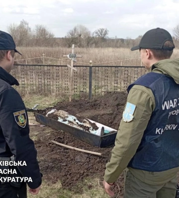 Прокуратура ексгумувала тіло чоловіка, який загинув від обстрілу Харківщини