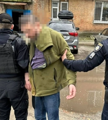 Поліція затримала священника УПЦ МП за розбещення рідних доньок