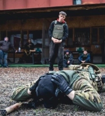 У Маріупольському районі окупанти набирають підлітків у "добровольчу дружину" і навчають воювати, - радник мера