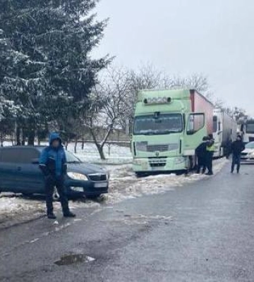 На Львовщине автомобиль сбил мать с четырехлетним ребенком, мальчик погиб