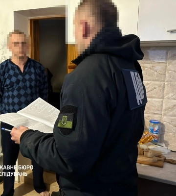 Відбирав бойові доплати у солдатів: на Одещині викрили посадовця військової частини — ДБР