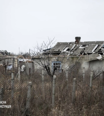 Росіяни обстріляли Станіслав на Херсонщині: поранено матір з дітьми