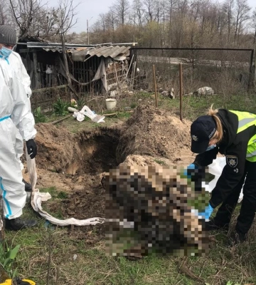 В Ізюмі ексгумували тіло жінки, яка загинула від обстрілу 