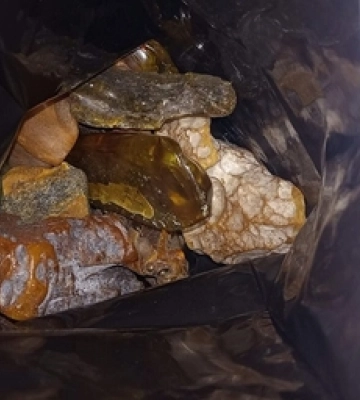 У трьох волинян вилучили понад 30 кіло бурштину 