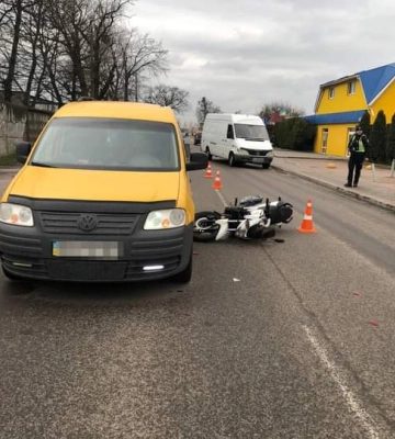 У Сарнах неповнолітній мотоцикліст зіткнувся з легковиком