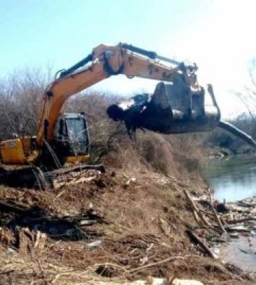 На Закарпатті розпочали обстеження та розчистку русел річок від сміттєвих заторів