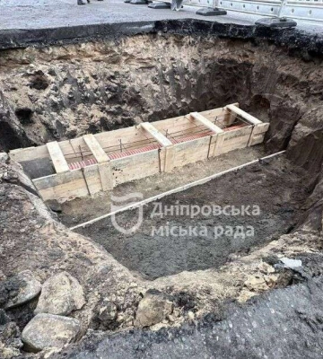 Комунальники Дніпра проводять аварійні роботи на проспекті Слобожанському