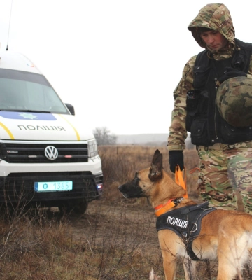 Поліція Рівненщини показала своїх чотирилапих напарників (Фото)