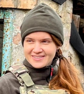 Безугла пішла війною проти «слуг» через військову форму: деталі конфлікту